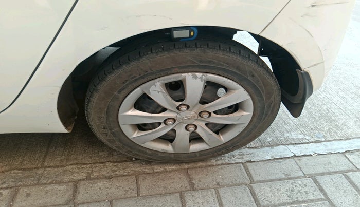 2013 Hyundai Eon MAGNA +, Petrol, Manual, 1,20,041 km, tyre