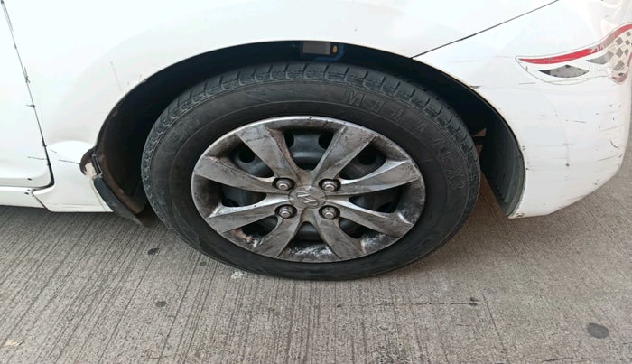 2013 Hyundai Eon MAGNA +, Petrol, Manual, 1,20,041 km, tyre