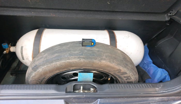 2023 Maruti Swift LXI, Petrol, Manual, 74,200 km, tyre