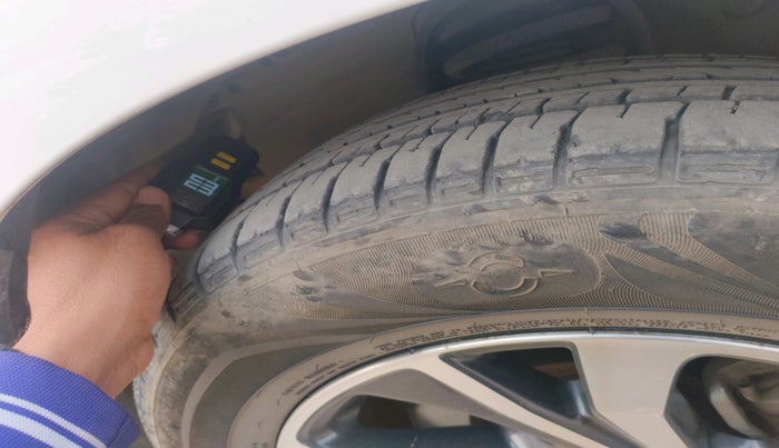 2021 Toyota Innova Crysta 2.4 VX 7 STR, Diesel, Manual, 1,01,563 km, tyre