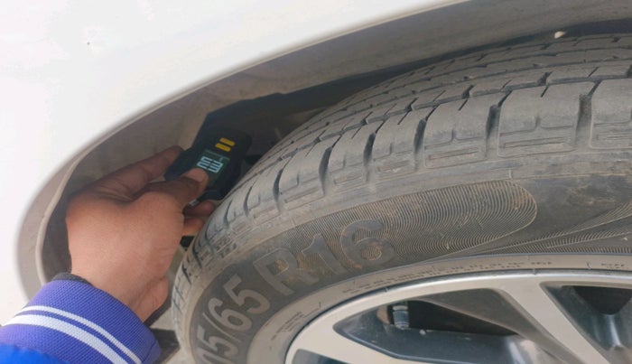 2021 Toyota Innova Crysta 2.4 VX 7 STR, Diesel, Manual, 1,01,563 km, tyre