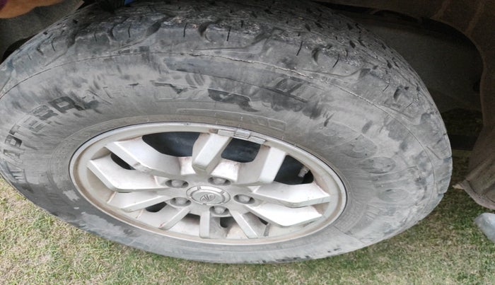 2017 Mahindra TUV300 T8, Diesel, Manual, 55,407 km, tyre