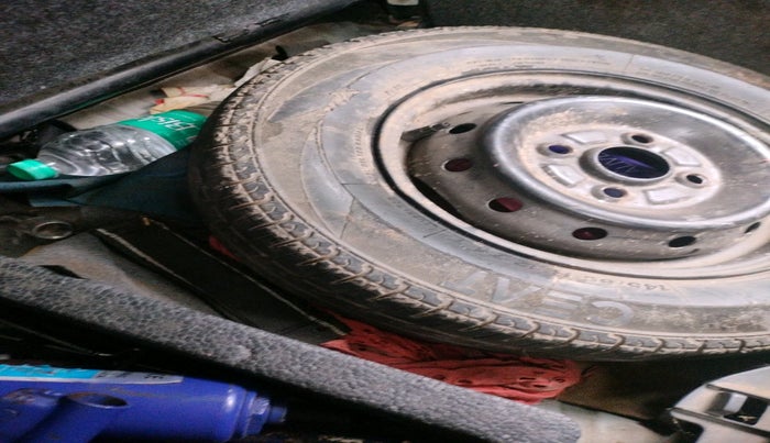 2011 Maruti Wagon R 1.0 LXI, Petrol, Manual, 60,996 km, tyre