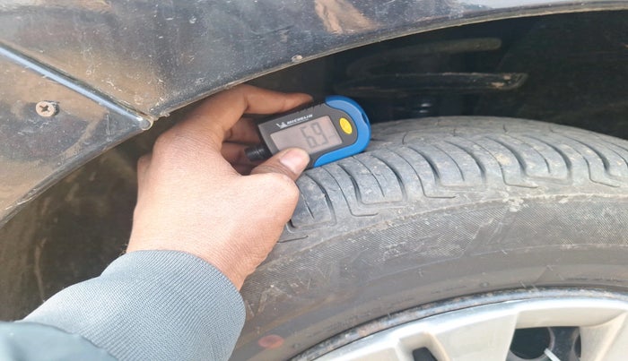 2016 Renault Lodgy 110 PS RXL 8STR, Diesel, Manual, 1,02,593 km, tyre