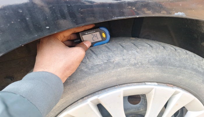 2016 Renault Lodgy 110 PS RXL 8STR, Diesel, Manual, 1,02,593 km, tyre