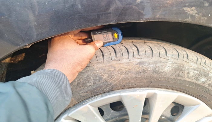 2016 Renault Lodgy 110 PS RXL 8STR, Diesel, Manual, 1,02,593 km, tyre