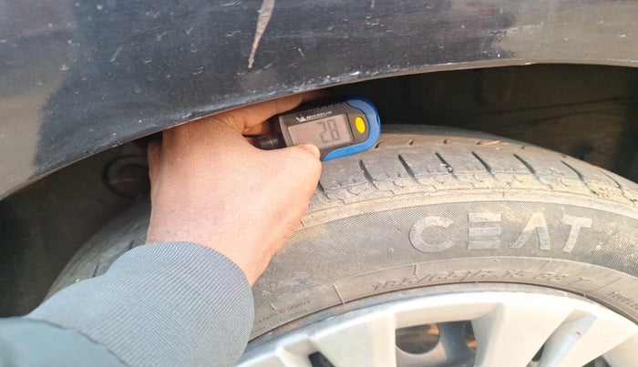 2016 Renault Lodgy 110 PS RXL 8STR, Diesel, Manual, 1,02,593 km, tyre