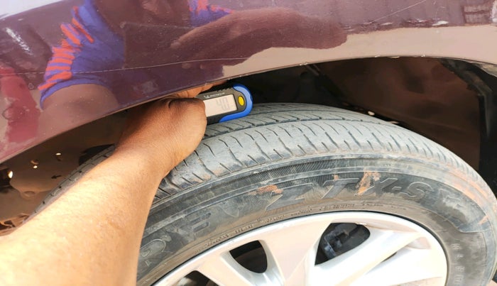 2016 Toyota Innova Crysta 2.4 VX 7 STR, Diesel, Manual, 1,84,562 km, tyre