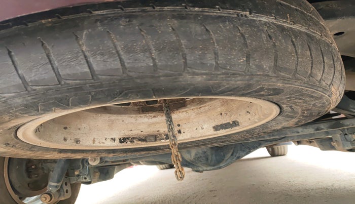 2016 Toyota Innova Crysta 2.4 VX 7 STR, Diesel, Manual, 1,84,562 km, tyre