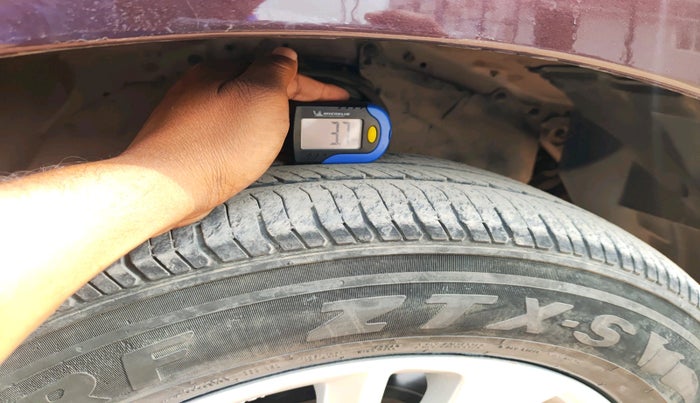 2016 Toyota Innova Crysta 2.4 VX 7 STR, Diesel, Manual, 1,84,562 km, tyre