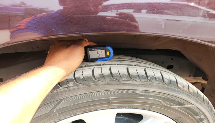 2016 Toyota Innova Crysta 2.4 VX 7 STR, Diesel, Manual, 1,84,562 km, tyre