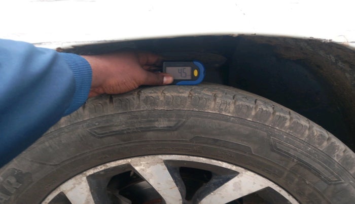 2015 Nissan Terrano XL (D), Diesel, Manual, 1,70,156 km, tyre