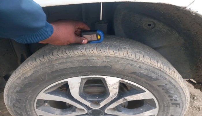 2015 Nissan Terrano XL (D), Diesel, Manual, 1,70,156 km, tyre