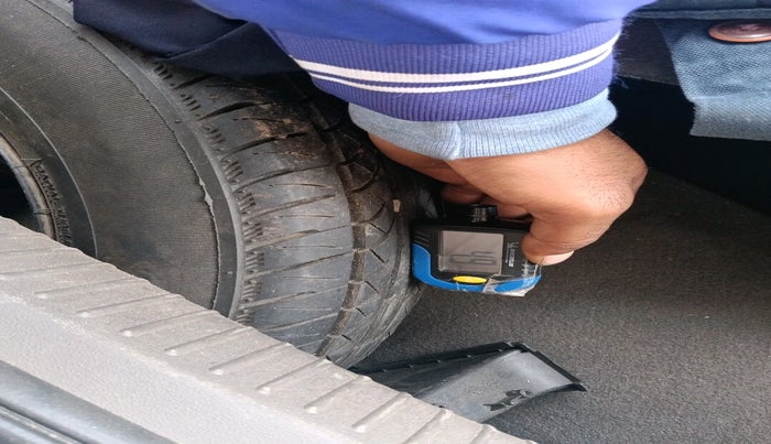 2012 Hyundai i10 MAGNA 1.1, Petrol, Manual, 1,11,665 km, tyre