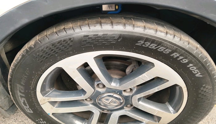 2017 Tata Hexa XT 4X2 7 STR, Diesel, Manual, 2,15,222 km, tyre