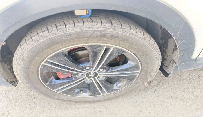 2016 Hyundai Creta SX PLUS AT 1.6 DIESEL, Diesel, Automatic, 1,46,326 km, tyre