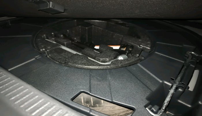 2024 Toyota Camry HYBRID, Hybrid, Automatic, 23,660 km, tyre