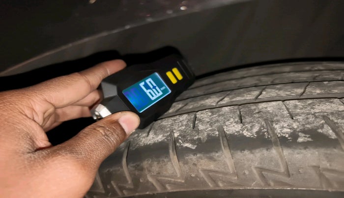 2024 Toyota Camry HYBRID, Hybrid, Automatic, 23,660 km, tyre