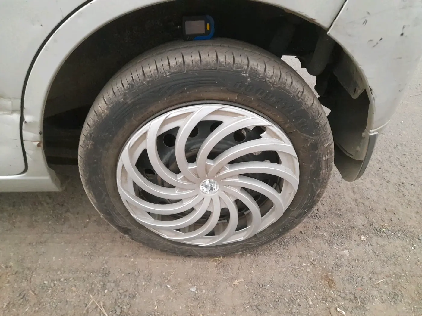 2011 Maruti Wagon R 1.0 VXI, Petrol, Manual, 1,04,739 km, tyre