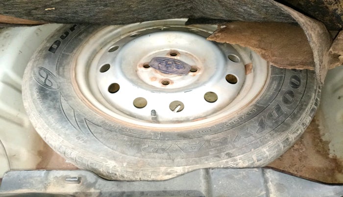 2021 Maruti Dzire LXI, Petrol, Manual, 1,33,061 km, tyre