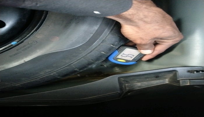 2018 Maruti Swift VXI AMT, Petrol, Automatic, 59,075 km, tyre