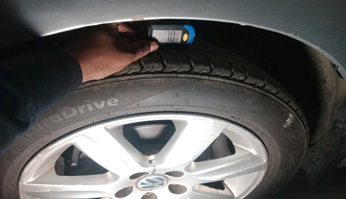 2011 Volkswagen Vento HIGHLINE PETROL AT, Petrol, Automatic, 1,08,136 km, tyre