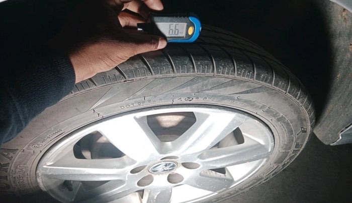 2011 Volkswagen Vento HIGHLINE PETROL AT, Petrol, Automatic, 1,08,136 km, tyre