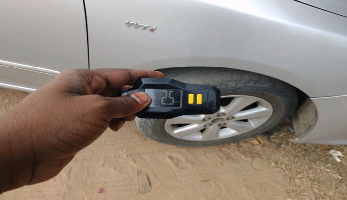 2008 Toyota Corolla Altis G AT PETROL, Petrol, Automatic, 84,287 km, tyre