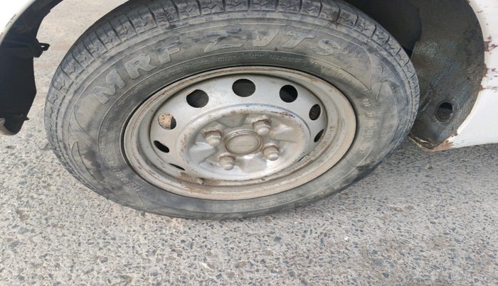 2012 Hyundai Eon D-LITE+, Petrol, Manual, 1,01,272 km, tyre