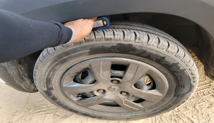 2017 Renault Kwid RXL 1.0, Petrol, Manual, 64,189 km, tyre