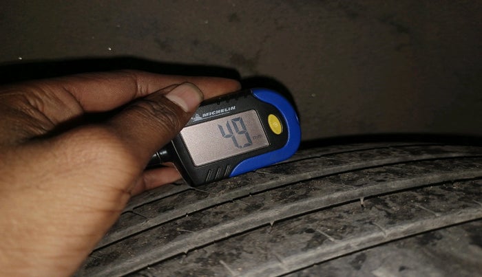 2014 Toyota Corolla Altis J PETROL, Petrol, Manual, 2,05,725 km, tyre