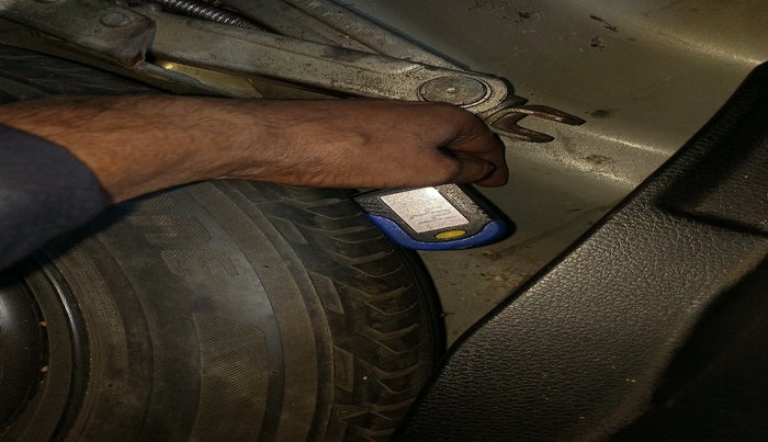 2014 Toyota Corolla Altis J PETROL, Petrol, Manual, 2,05,725 km, tyre