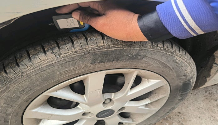 2017 Nissan Sunny XV CVT, Petrol, Automatic, 69,665 km, tyre