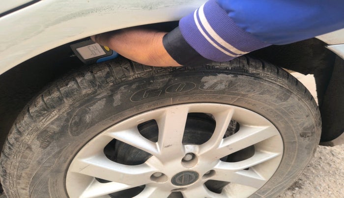 2017 Nissan Sunny XV CVT, Petrol, Automatic, 69,665 km, tyre