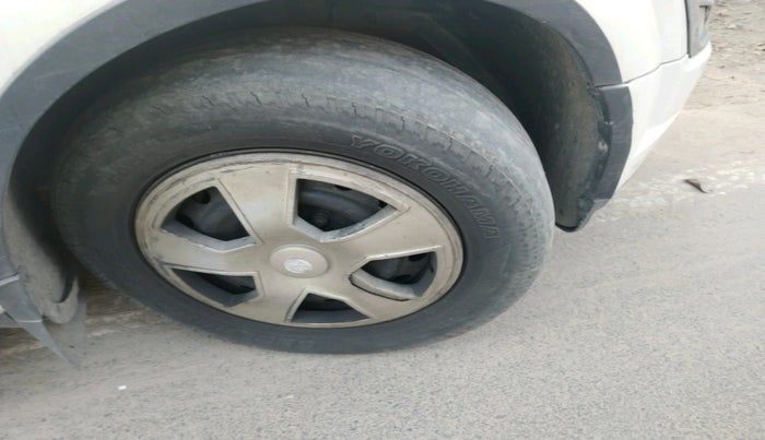 2019 Mahindra XUV500 W7, Diesel, Manual, 2,53,720 km, tyre