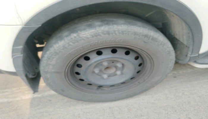 2019 Mahindra XUV500 W7, Diesel, Manual, 2,53,720 km, tyre