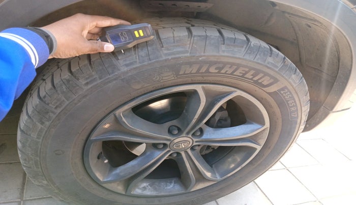 2020 Tata Harrier XZ 2.0L, Diesel, Manual, 1,27,840 km, tyre