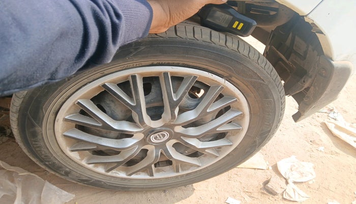 2015 Maruti Alto K10 VXI, Petrol, Manual, 1,37,853 km, tyre