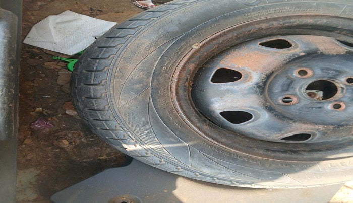 2015 Maruti Alto K10 VXI, Petrol, Manual, 1,37,853 km, tyre