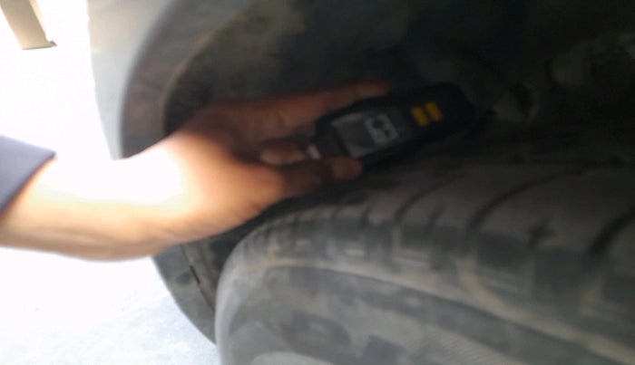 2022 Mahindra XUV300 W8 1.2 PETROL, Petrol, Manual, 58,637 km, tyre