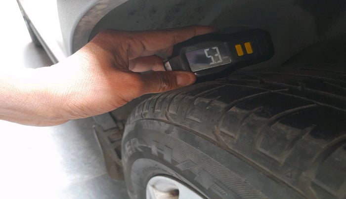 2022 Mahindra XUV300 W8 1.2 PETROL, Petrol, Manual, 58,637 km, tyre