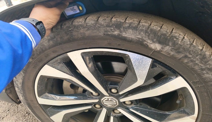 2023 MG HECTOR PLUS SHARP PRO 1.5 PETROL TURBO CVT 7 STR, Petrol, Automatic, 27,372 km, tyre