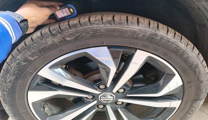 2023 MG HECTOR PLUS SHARP PRO 1.5 PETROL TURBO CVT 7 STR, Petrol, Automatic, 27,372 km, tyre