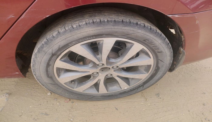 2014 Hyundai Verna FLUIDIC 1.6 CRDI SX AT, Diesel, Automatic, 1,70,849 km, tyre