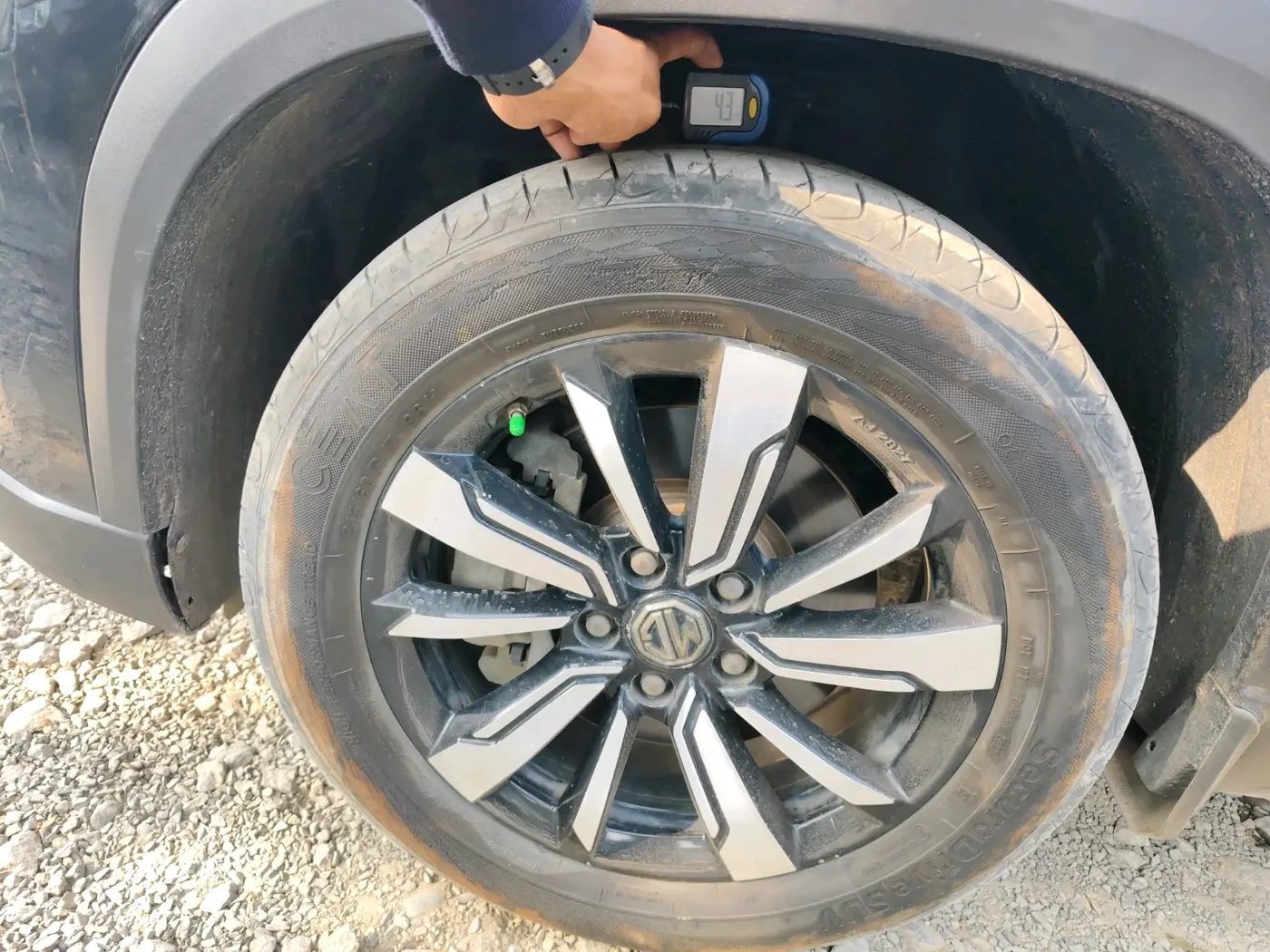 2020 MG HECTOR SHARP HYBRID 1.5 PETROL, Petrol, Manual, 1,00,330 km, tyre