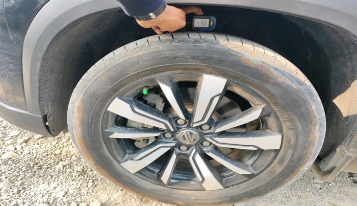 2020 MG HECTOR SHARP HYBRID 1.5 PETROL, Petrol, Manual, 1,00,330 km, tyre