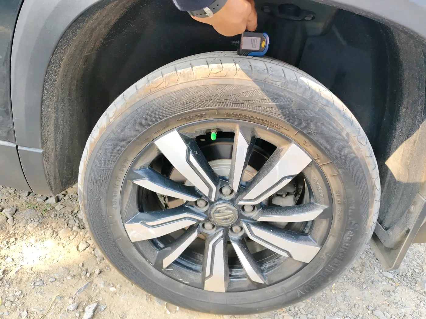 2020 MG HECTOR SHARP HYBRID 1.5 PETROL, Petrol, Manual, 1,00,330 km, tyre