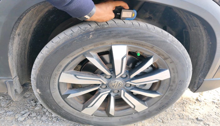 2020 MG HECTOR SHARP HYBRID 1.5 PETROL, Petrol, Manual, 1,00,330 km, tyre