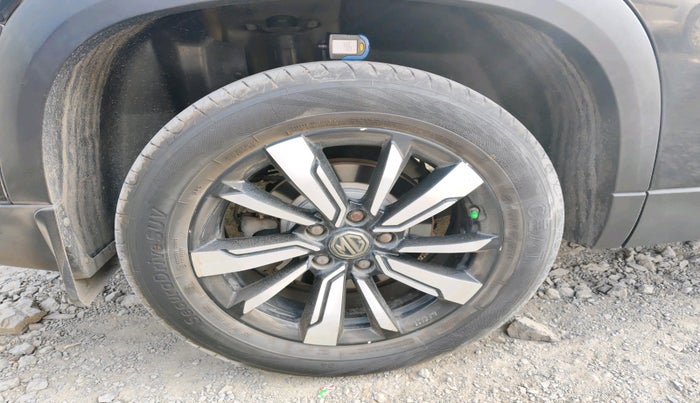 2020 MG HECTOR SHARP HYBRID 1.5 PETROL, Petrol, Manual, 1,00,330 km, tyre