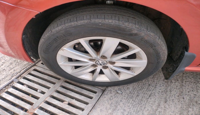 2015 Volkswagen Polo HIGHLINE1.2L, Petrol, Manual, 48,151 km, tyre